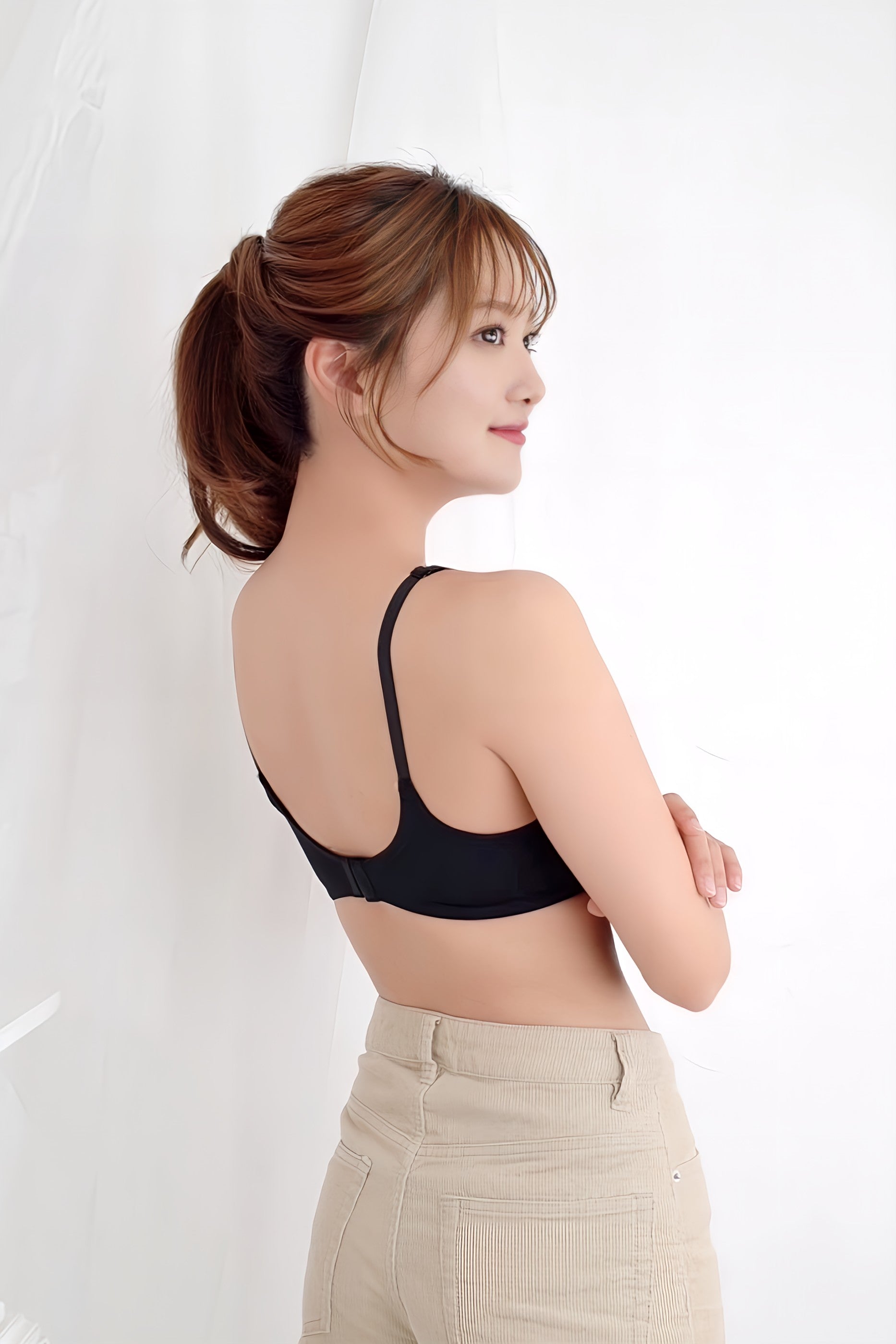 なめらか素材の美胸ブラ