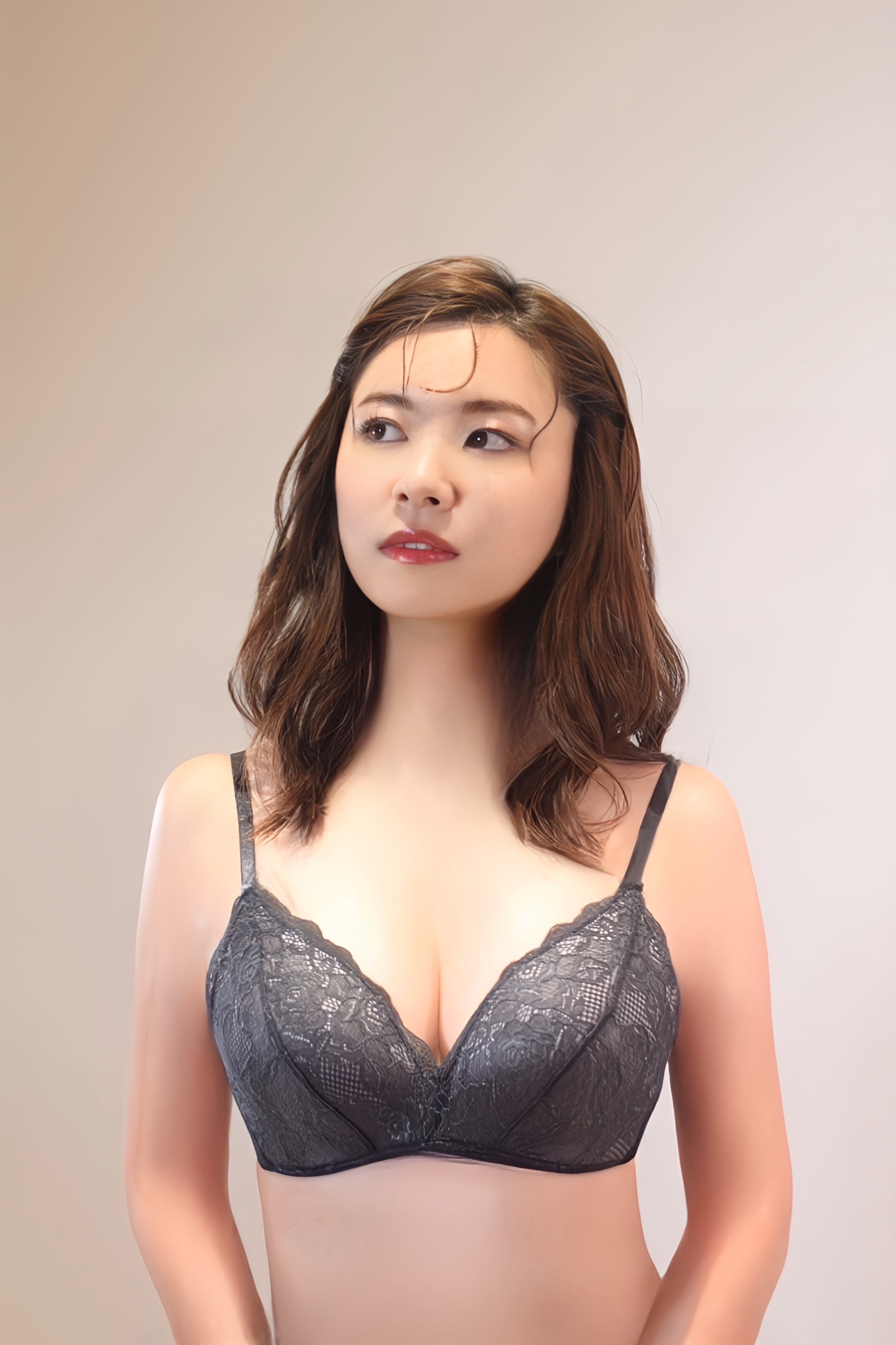 レース仕立て脇高美胸ブラ