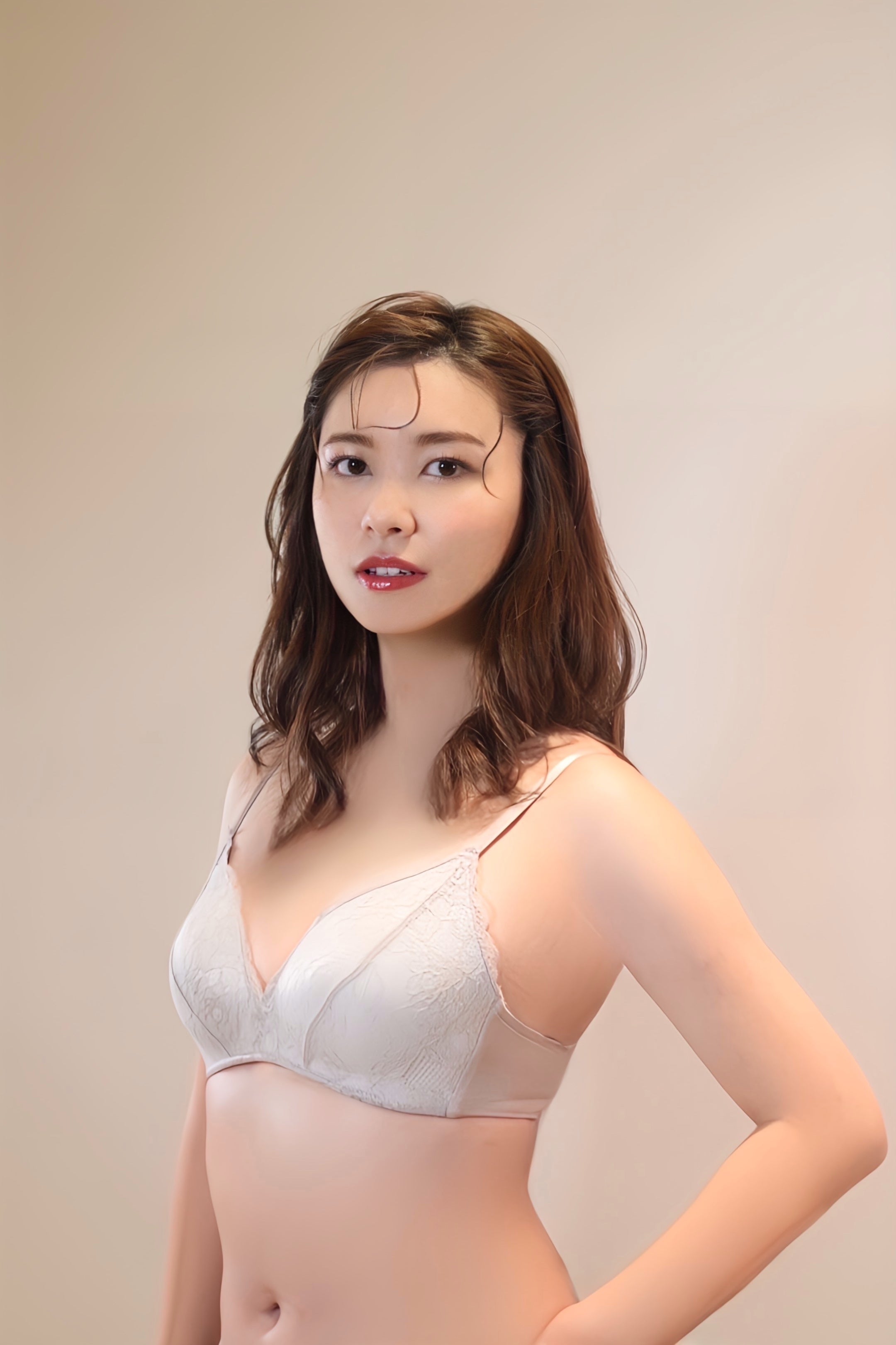 レース仕立て脇高美胸ブラ