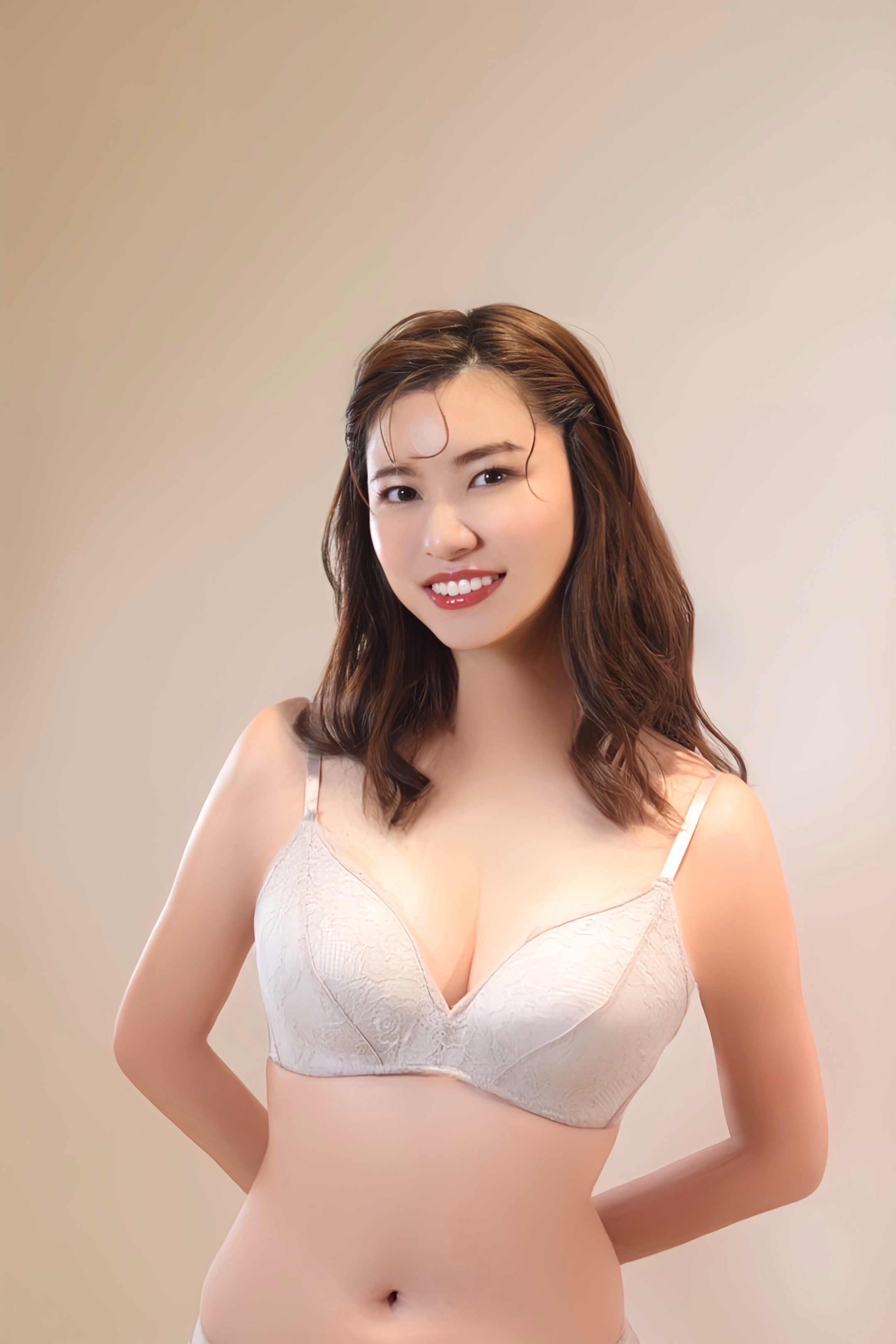 レース仕立て脇高美胸ブラ